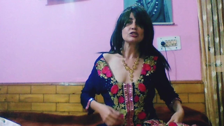 Bolly Karma: Istri nakal ini dientot habis-habisan sama pria kulit hitam sampai...