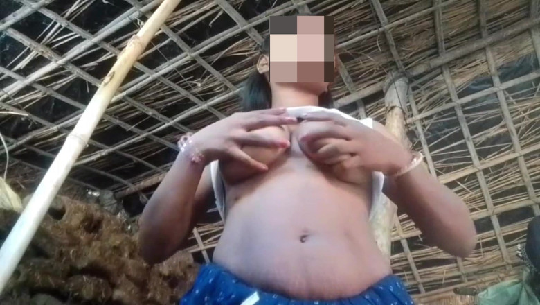 RJ NISHA: Gadis india ini lagi asik masturbasi memeknya dengan jari di...