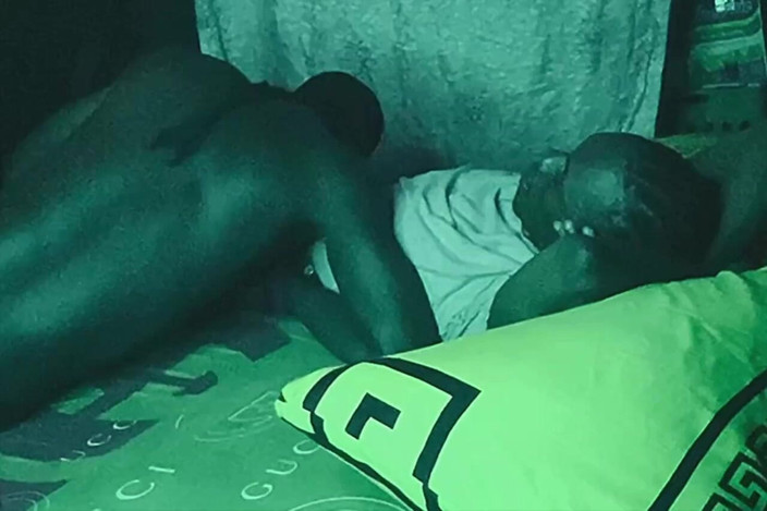 Stilesbhalifa1: Yurt erkekleri web kamerasında sapıkça sikişiyor