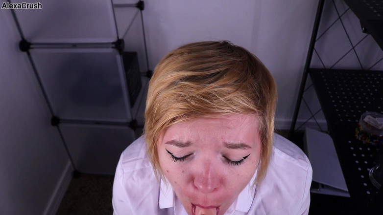 AlexaCrush: ストックルーム視点で捕まる フェラチオ