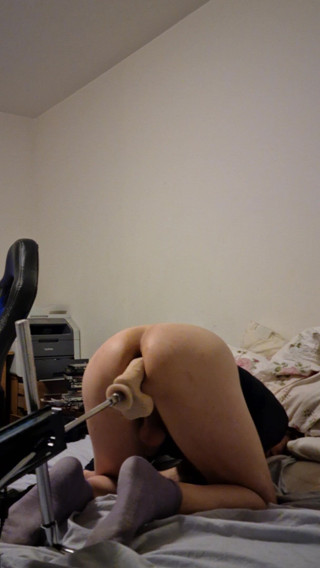 TS-Andrea: Me in bed with my fucking machine