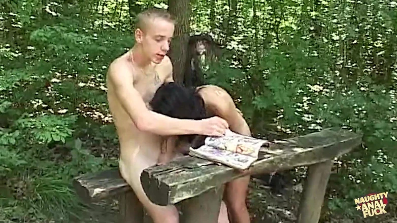 Naughty anal fuck: GF and BF Get Horny on the Beach and Decide...