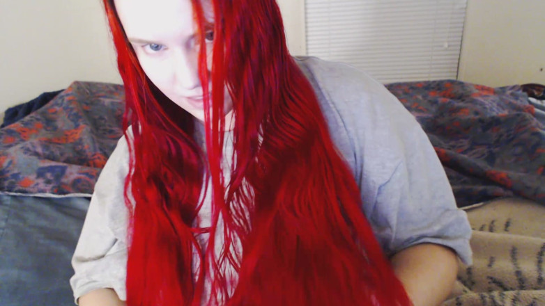 Scarlet Vixen: Cepillando mi largo pelo rojo