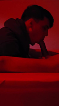 Gay kouření odrazy - chycena v zrcadle