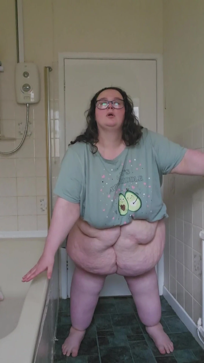 SSBBWLadyBrads: Goddess Bathroom Belly Play