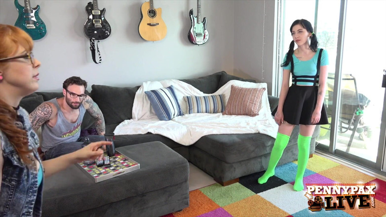 Penny Pax: Allez dans les coulisses avec la salope Penny Pax !