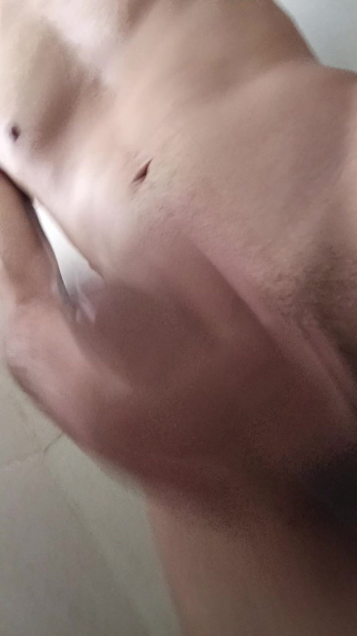 Alex Black: シャワーの中で