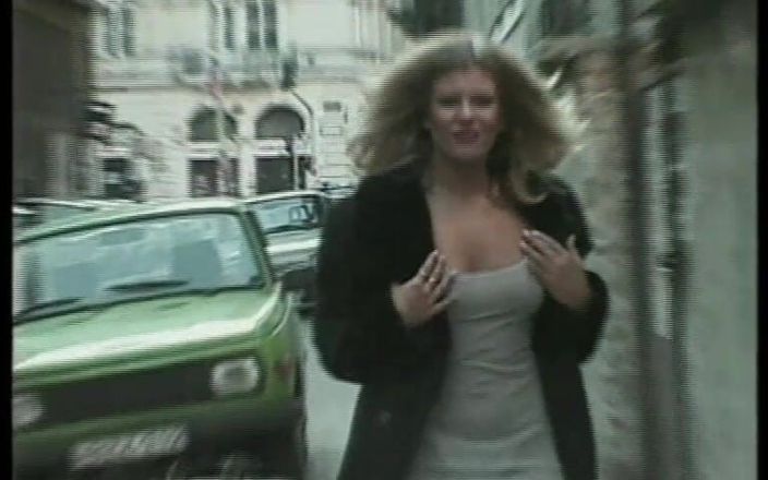 Vintage megastore: Operace Otevřené zadky (celý italský vintage porno film)