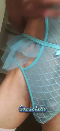 İş Yerinde Cdmichelle Seksi Kadın Kılıklı Kıyafetle Dolaşıyor