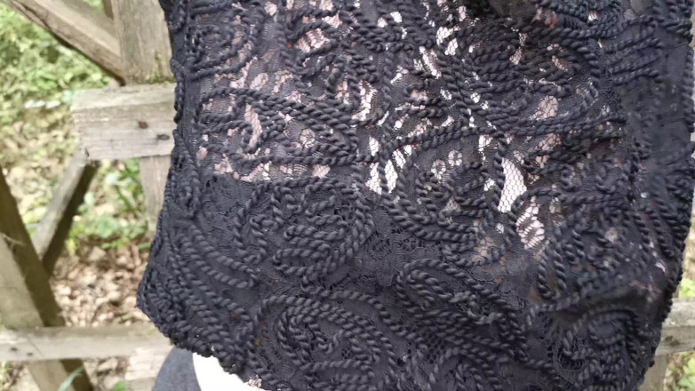 Bouncy Tits Action: Des seins gifles dans des filets de pêche noirs