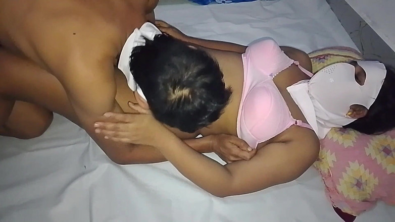 Js Creator: Krásná dívka z oděvů šuká svého přítele