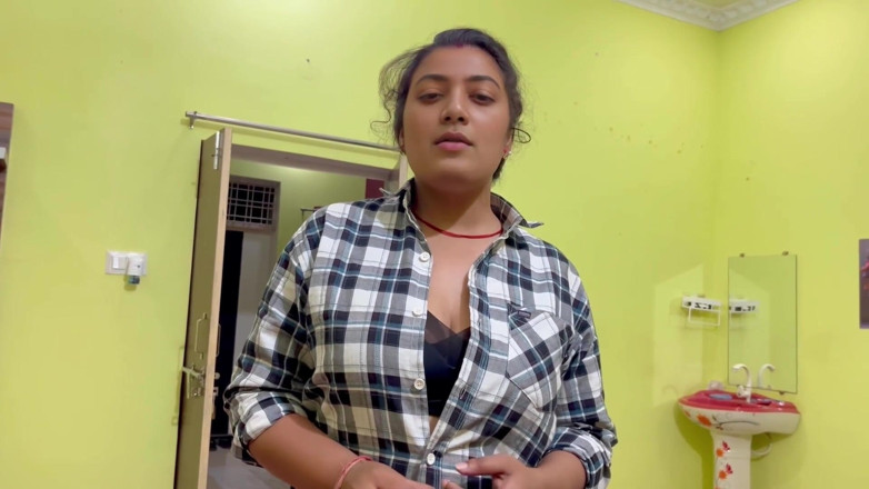Hotty_ragini: Fiica mea vitregă s-a speriat, am împărțit patul, toată noaptea completă...