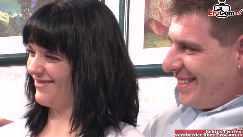 EroCom: Une MILF amateur pulpeuse et son mari font un trio...