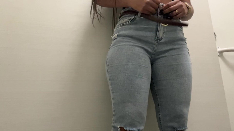 AngelNovinha: Married Masturbates in a Public Place, Siririca in a Risky...