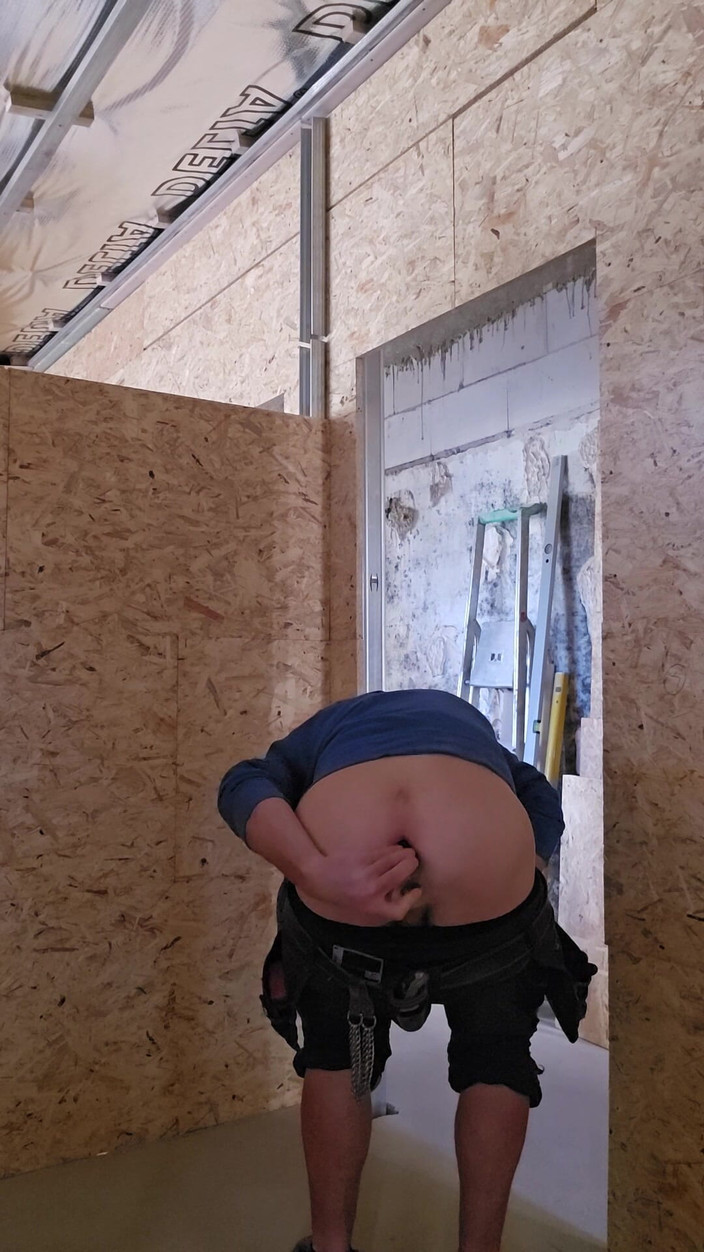 Chris_snoopy_91: En varm dag på byggarbetsplatsen del 1/9 fingrar, blåser dildo och...