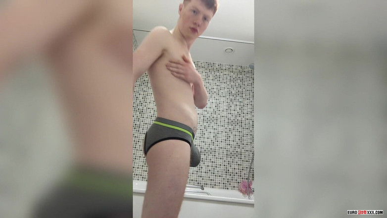 Euro boy xxx: Chơi một mình với Smooth Boy Jasper
