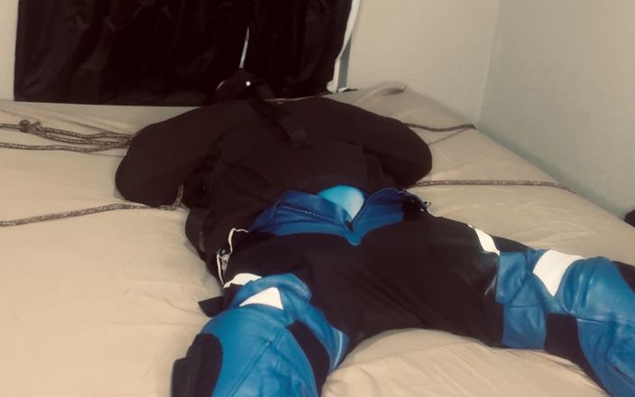 GearJock69: Trai trẻ xe máy bị mắc kẹt và tức giận:...