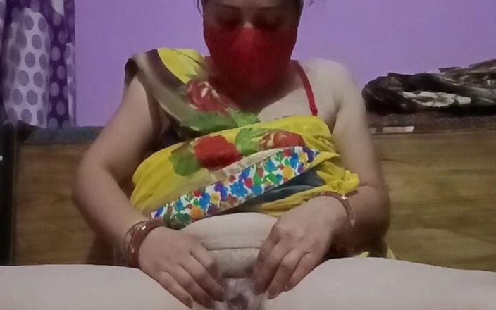 StepSiblingCaught: Tía india dedeándose su sexy coño rosa