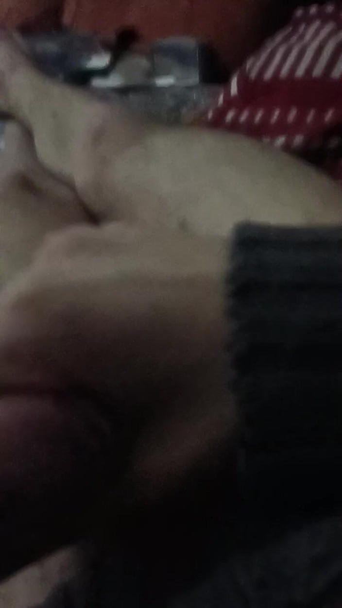 Elvisz eqiraj: Masturbating at Home Part 1