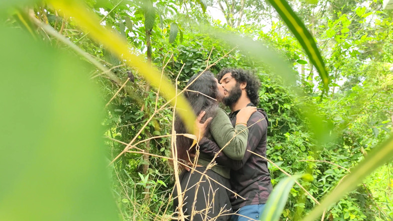 Vaigavarun45: Couple malaisien, sexe torride en plein air dans la forêt,...