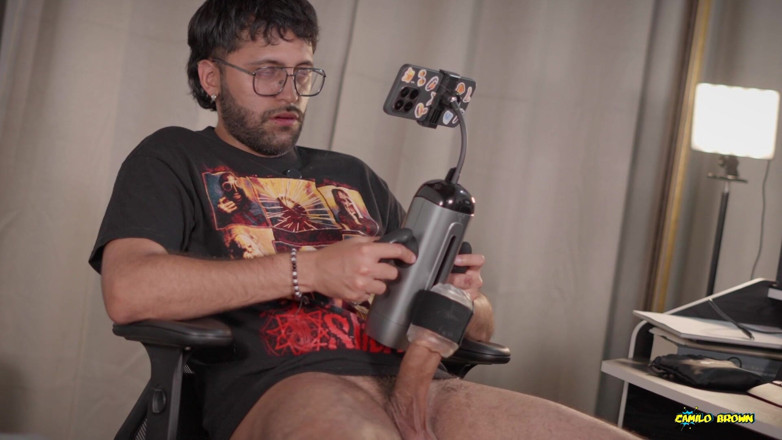 Camilo Brown: Sex Toy Review Handy Stroker by the Bad Peach