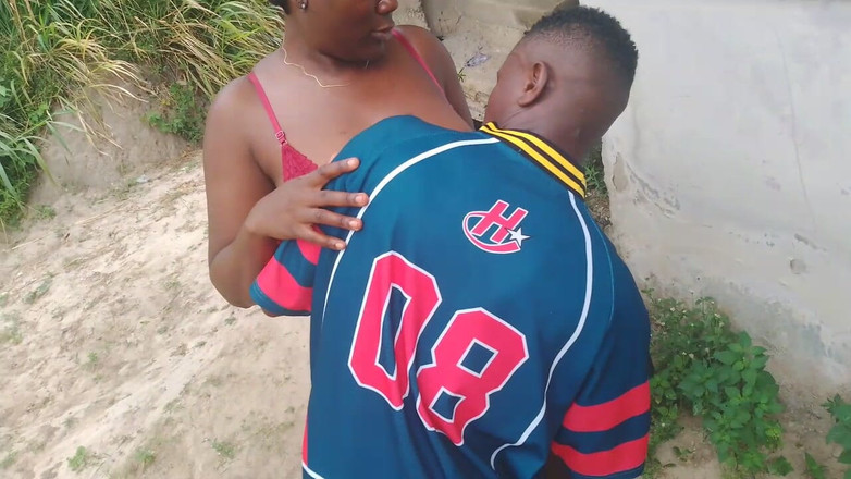 Creamyshuga: Jego krok przyszedł do jej domu i chciał wysłać go...