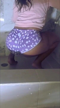 Sexe Anal Debout Dans La Salle De Bain