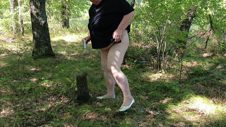 Zona901: Une petite amie dans le parc se masturbe la chatte...