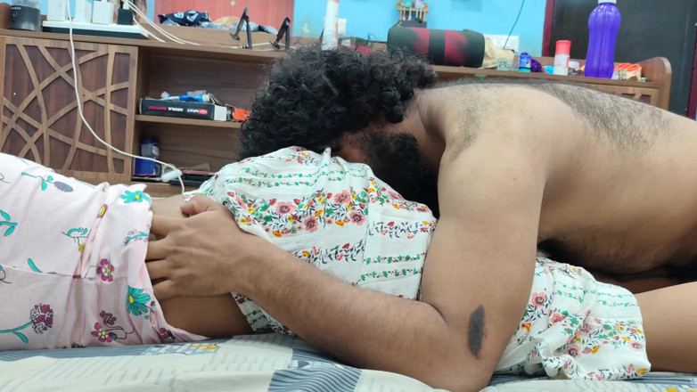 Vaigavarun45: 尻にキスと尻舐りのロマンス
