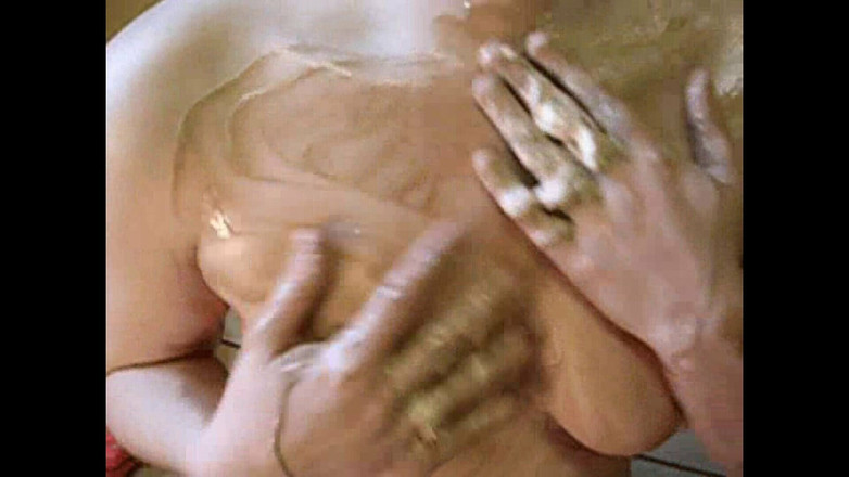 Littlevixen: ヘイリーはチョコレートホイップクリームで裸で乱雑になる