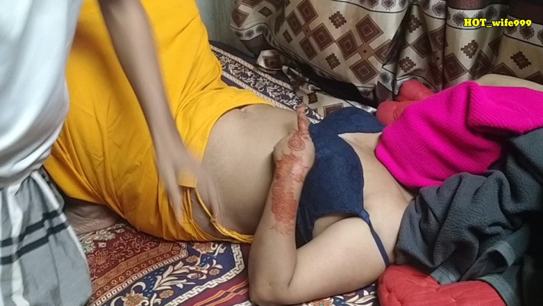 Hot_wife999: Une villageoise desi mariée se fait baiser par son mari...