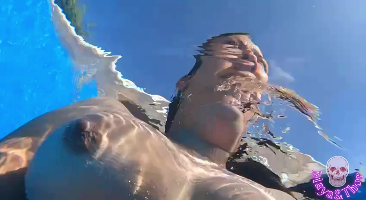 Seguidor toca mi coño en la piscina pública por Mayay Thor X: Video Porno Españolas, POV, Morenas, Tetas grandes, Culonas | Faphouse