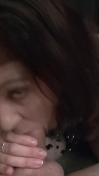 Si cewek imut perancis rambut cokelat di glory hole 6029
