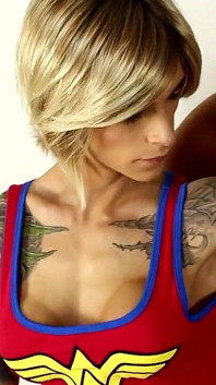 Transgirl fantazie uctívání svalů