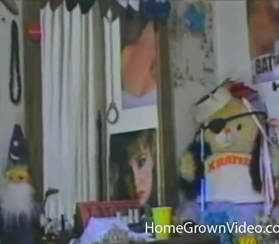 Homegrown Vintage: Una morena amateur es follada por su hombre