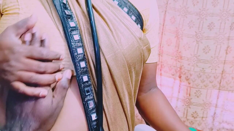 Honey lips: marij ki haardakor chudaee ke saath Villege doktar. telugu gandi...