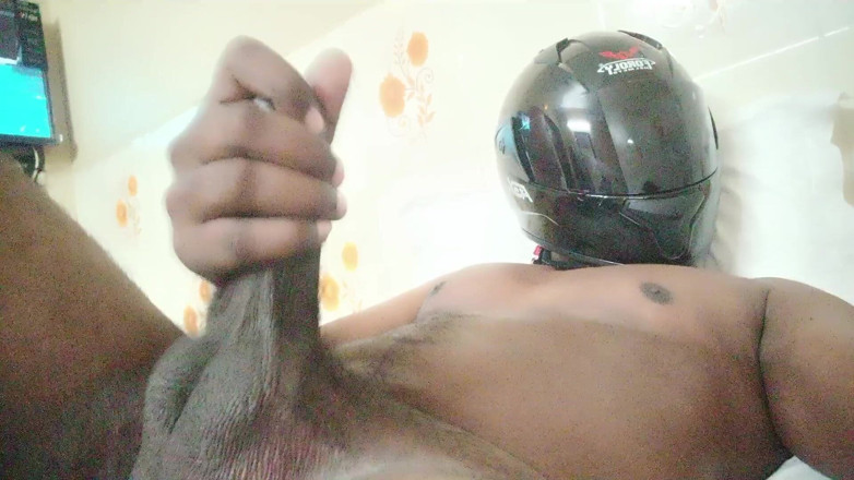 Blackdick66: 横になった姿勢でオナニーするペニス