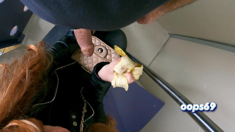 Markus Rokar: Esibizione del cazzo e pompino in metropolitana