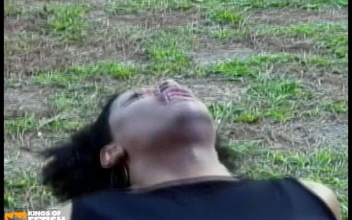Shemale Idols: Siyah travesti ve azgın bir adam açık havada götlerini parçalıyor