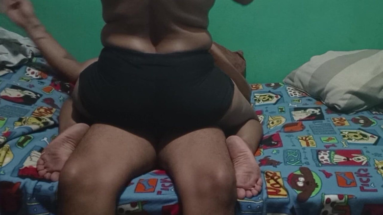 BigassMILF40: Morena casada es infiel a su marido y chupa la...