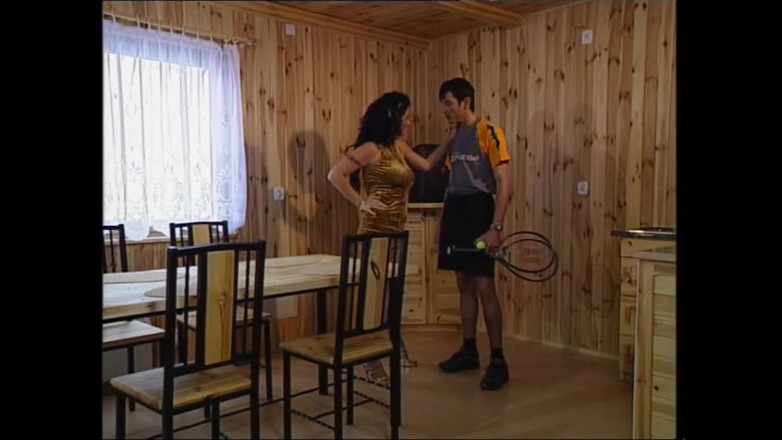 Muschi movie official: Brunetă matură sexy excitată face sex cu iubitul său pe...