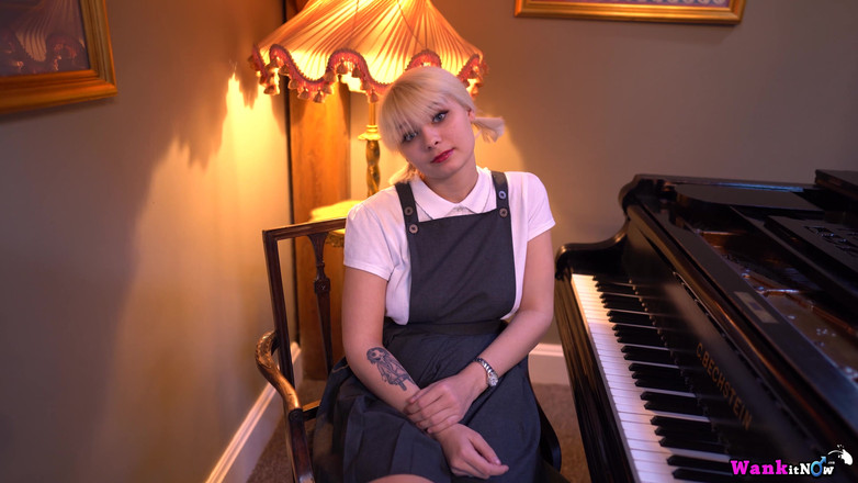 Wank it Now: Baby Dolliiy - Penis pianistů