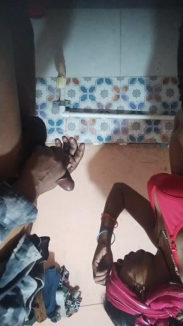 Desi kutiya: Pití chcanek před hlubším šukáním do krku