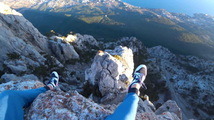 Mia Bandini: Risky fuck on a cliff
