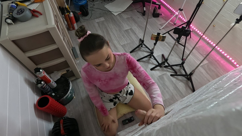 misss_vikki: 매춘부, 그녀의 혀 아래서 달콤함이 녹아내리는 듯했다.