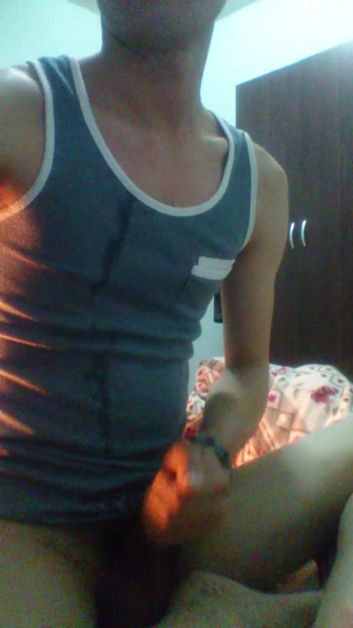 Gaysian fun: Ręczna robota i wytrysk w college'u