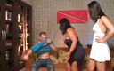 Shemales Tales: Latina travesti e puta milf chupam o pau branco do...