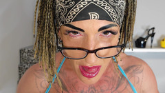 Danaxmuscles: Je donne des ordres à mon esclave et j’en fais ma...