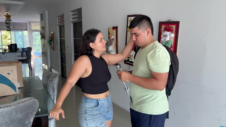 Pronoia Mey: Genç Kadin Evini Bekliyor Ve O Da Üç Kat Yağli Bir...