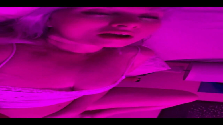 PaintedRose: ¿De quién es este coño? Es mío pero ¿puedo compartirlo contigo...